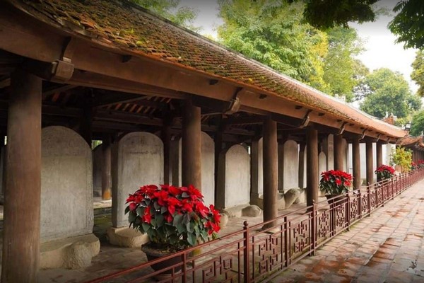 82 tấm bia tiến sĩ được đặt trên lưng các con rùa đá khổng lồ
