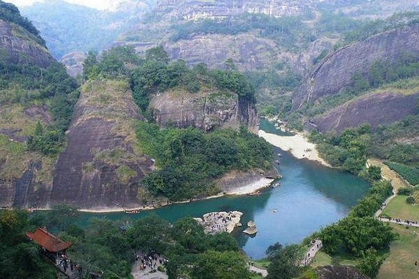 Vũ Di Sơn với khí hậu ôn hòa, dễ chịu quanh năm