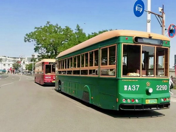 Trải Nghiệm Xe Điện Cổ Dang Dang Phố Tiền Môn Bắc Kinh
